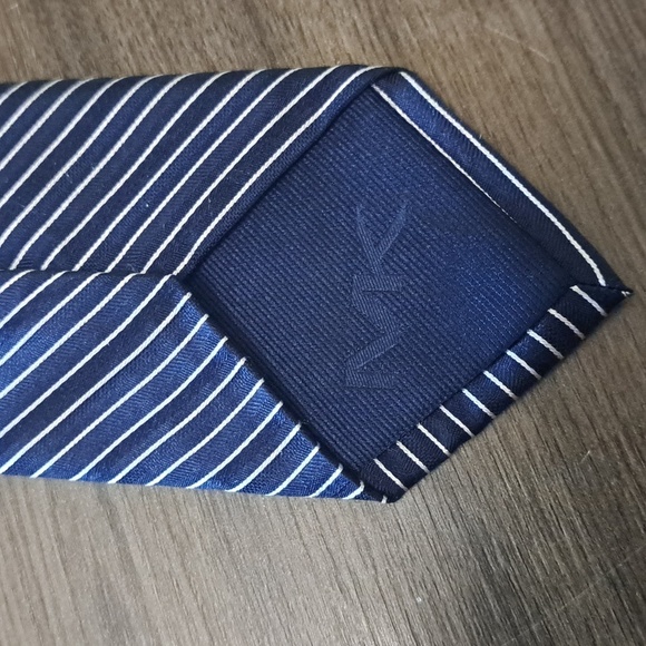 Michael Kors Striped Blue Silk Tie - Picture 3 of 6